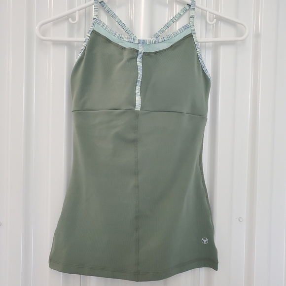 M&K Activewear criss-cross  back details Tank Top - Picture 1 of 11